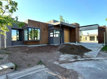Casa de 4 ambientes, Luján de Cuyo · Barrio La Luisa Casa en Venta.