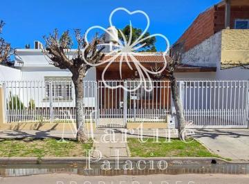 Casa · 140m² · 4 Ambientes · 1 Cochera · Casa en Venta, Los Polvorines. Apto Credito.