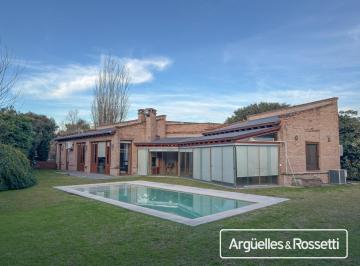 Casa · 280m² · 4 Ambientes · 2 Cocheras · Casa 3 Dorm. Kentucky Club de Campo