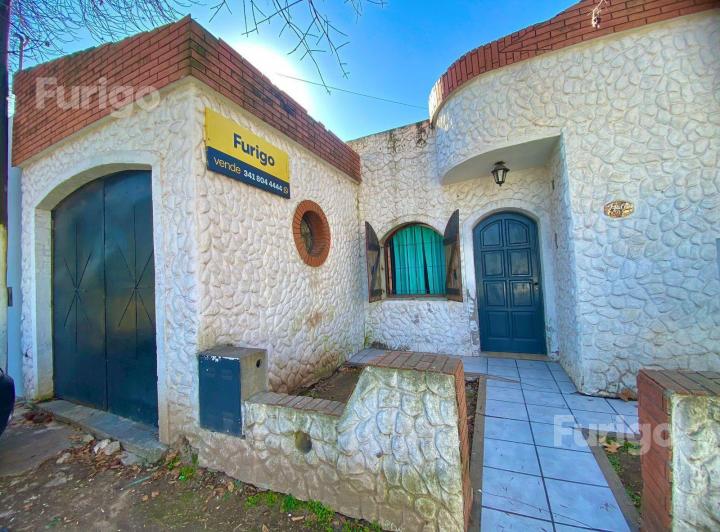 Casa · 121m² · 8 Ambientes · 1 Cochera