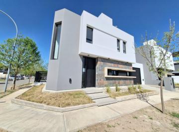 Casa · 185m² · 4 Ambientes · Venta Duplex Greenville 2 - 3 Dorm - 185 m² Cub