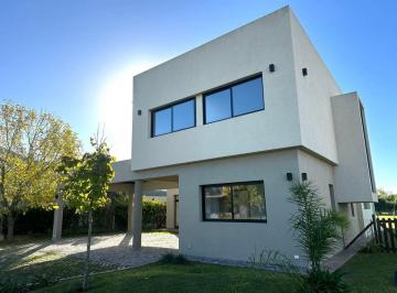 Casa de 5 ambientes, Ezeiza · ¡Oportunidad! Hermosa Casa en Venta en Terralagos