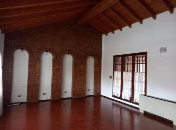 Casa · 244m² · 6 Ambientes · 1 Cochera · Increible Casa en Venta en Alto Dorrego