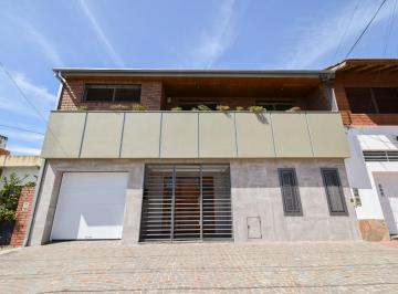 Casa · 255m² · 5 Ambientes · Venta Impresionante Chalet de Categoria, con La Cocina Completamente Remodelada, 4 Dorm., La C