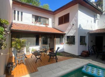 Casa · 155m² · 5 Ambientes · 1 Cochera · Casa en PH Totalmente Independiente