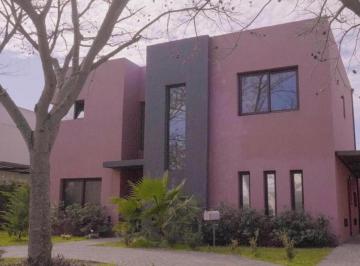 Casa · 186m² · 5 Ambientes · 2 Cocheras · Hermosa Casa en Venta en Los Lagos Nordelta