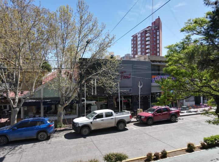 Local comercial · 233m²