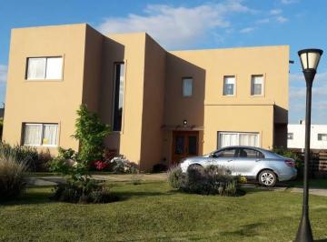 Casa · 280m² · 6 Ambientes · 4 Cocheras · Casa en Venta en Haras Santa Maria, Escobar, G. B. a. Zona Norte