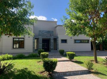 Casa · 170m² · 4 Ambientes · 1 Cochera · Casa en Venta en Haras Santa Maria, Escobar, G. B. a. Zona Norte