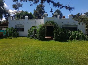 Quinta vacacional · 230m² · 5 Ambientes · 2 Cocheras · Casa Quinta en Lezica y Torrezuri | 2.600 m² de Lote Doble, Pileta y Gran Parque