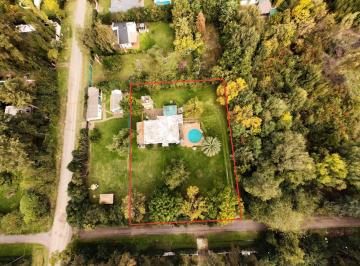 Quinta vacacional · 230m² · 5 Ambientes · 2 Cocheras · Casa Quinta en Lezica y Torrezuri | 2.600 m² de Lote Doble, Pileta y Gran Parque