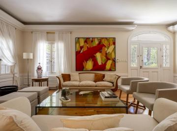 Casa · 530m² · 8 Ambientes · 3 Cocheras · Casa en Venta de Libertador Al Río en La Lucila, con Jardin, Quincho, Pileta.