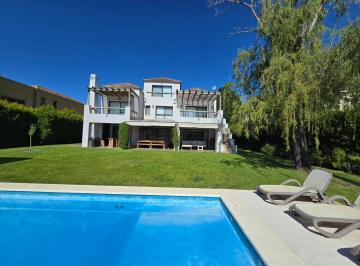 Casa · 347m² · 7 Ambientes · 2 Cocheras · Casa Alquiler o Venta en El Barrio La Isla, Nordelta