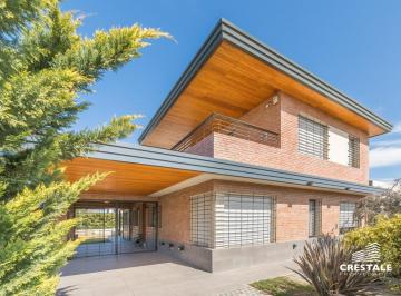 Casa · 340m² · 4 Ambientes · 2 Cocheras · Venta / Permuta - Casa 3 Dorm. con Jardín y Piscina - Cantegril, Funes.
