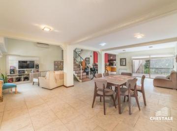 Casa · 245m² · 4 Dormitorios · 3 Cocheras · Venta - Casa 4 Dorm. - Barrio Parque Field, Rosario.