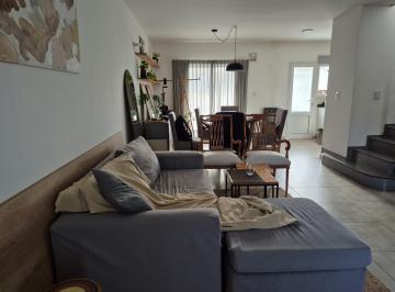 Casa de 4 ambientes, Córdoba · Duplex en Barrio La Catalina