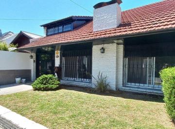 Casa de 4 ambientes, Almirante Brown · Excelente Chalet a m de Segui, a 600 m de Estacion Adrogue!