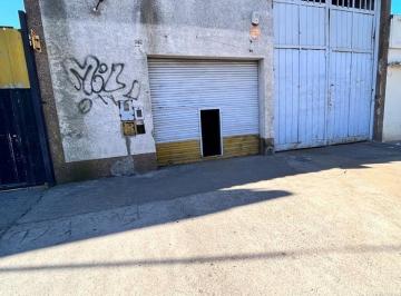 Bodega-Galpón · 700m² · 1 Ambiente · 1 Cochera · 27 de Febrero 6500 Importante Galpon