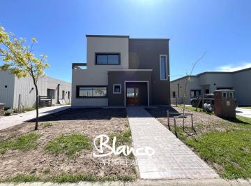 Casa · 195m² · 4 Ambientes · 1 Cochera · Casa en Venta en San Pablo, Pilar, G. B. a. Zona Norte