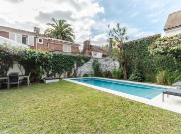 Casa · 305m² · 5 Ambientes · 5 Cocheras · Excelente Casa con Jardín y Piscina en Venta Ubicada en San Isidro Sobre Av Libertador.