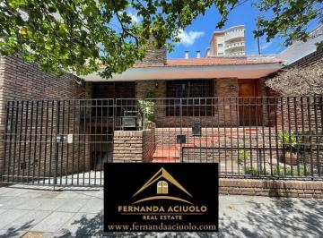 Casa · 225m² · 5 Ambientes · 1 Cochera · Casa en Venta en Lanús Este