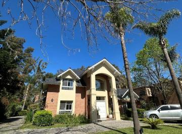 Casa · 364m² · 6 Ambientes · 2 Cocheras · Casa en Venta en Campos de Alvarez