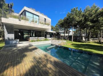 Casa de 6 ambientes, Costa Esmeralda · Maritimo III Lote 191 C/piscina Caminando a La Playa