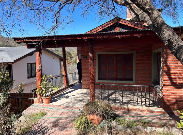 Casa · 230m² · 7 Ambientes · 1 Cochera