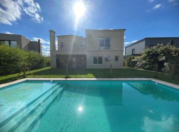 Casa · 215m² · 5 Ambientes · 4 Cocheras · Casa en Venta en Vistas, Puertos, Escobar