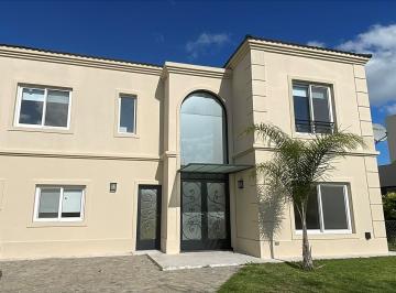 Casa · 215m² · 5 Ambientes · 4 Cocheras · Casa en Venta en Vistas, Puertos, Escobar