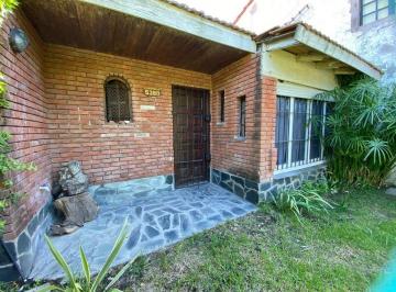 Casa · 117m² · 4 Ambientes · 2 Cocheras · 2 Casas Mismo Lote, Patio y Parrilla en Zona Camet