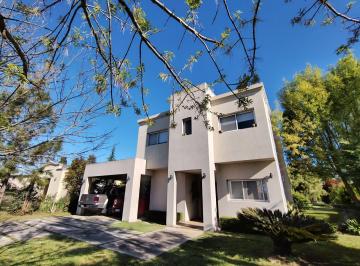 Casa · 181m² · 5 Ambientes · 2 Cocheras · Casa a La Venta Barrio Haras Santa Maria, Molino Sur, Nuevo Valor