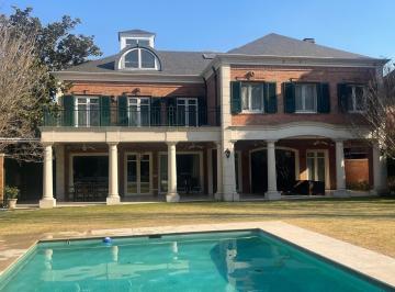 Casa · 600m² · 11 Ambientes · 2 Cocheras · Casa en Venta Ubicado en La Rotonda (San Isidro), Zona Norte