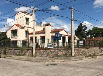 Casa · 370m² · 5 Ambientes · Casona en Venta Altos de Villa Cabrera