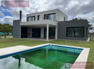 Casa · 215m² · 5 Ambientes · 2 Cocheras · Casa en El Canton - Islas