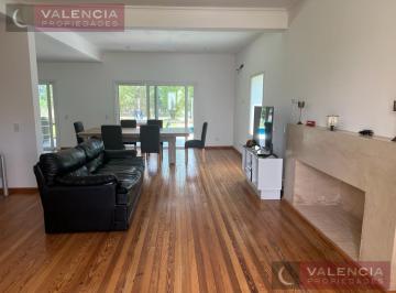 Casa · 230m² · 4 Ambientes · 2 Cocheras · Casa en Los Castaños