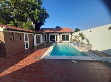 Casa · 175m² · 7 Ambientes · 1 Cochera · Casa en Venta - Camino Centenario