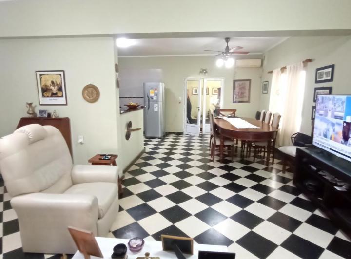 Casa · 275m² · 3 Dormitorios · 3 Cocheras