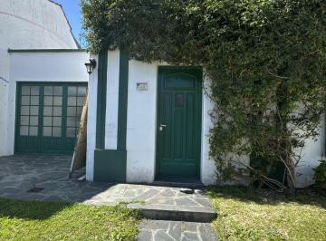 Casa · 166m² · 4 Ambientes · 2 Cocheras · Casa en La Perla de 4 Amb