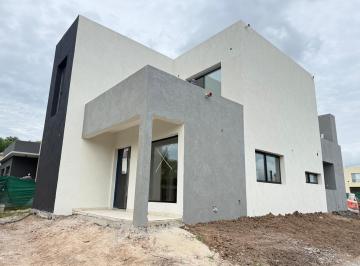 Casa · 130m² · 5 Ambientes · 2 Cocheras · Casa en Venta 4 Dorm. Santa Elena Pilar del Este - Financia