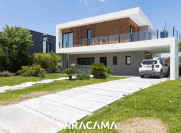 Casa · 190m² · 5 Ambientes · 1 Cochera · Casa en Venta en Terralagos - Canning