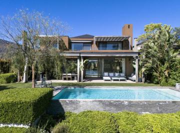 Contrafrente · Casa de 4 Dorm. en Venta Sobre La Laguna en Santa Barbara