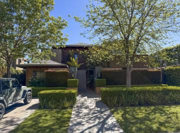 Frente · Casa de 4 Dorm. en Venta Sobre La Laguna en Santa Barbara