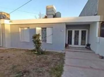 Casa · 139m² · 5 Ambientes · 1 Cochera · Casa en B Marquez de Sobremonte