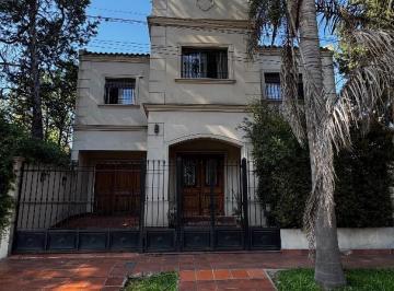 Casa · 185m² · 5 Ambientes · 2 Cocheras · Casa en Venta - Padua Centro