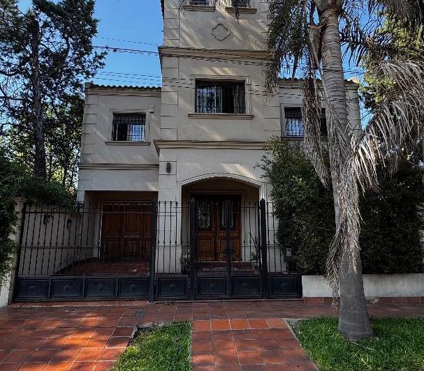 Casa · 185m² · 5 Ambientes · 2 Cocheras