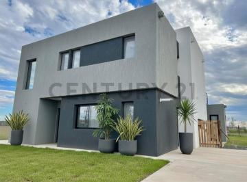 Casa · 180m² · 5 Ambientes · 2 Cocheras · Venta de Casa en Puertos Escobar Barrio Nativas - 4 Dorm. con Pileta a Estrenar