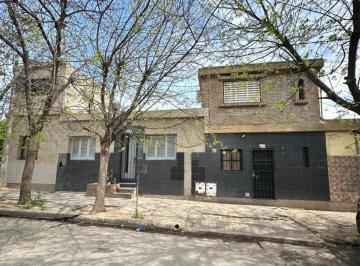 Casa · 264m² · 11 Ambientes · 1 Cochera · Se Vende Bloque de 4 Departamentos en Villa Corina