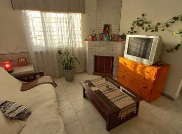 Casa · 85m² · 4 Ambientes · 1 Cochera · Casa en Santa Teresita