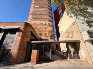 Garage · 19m² · Cochera Cubierta en Venta en 13 Entre 43 y Plaza Paso